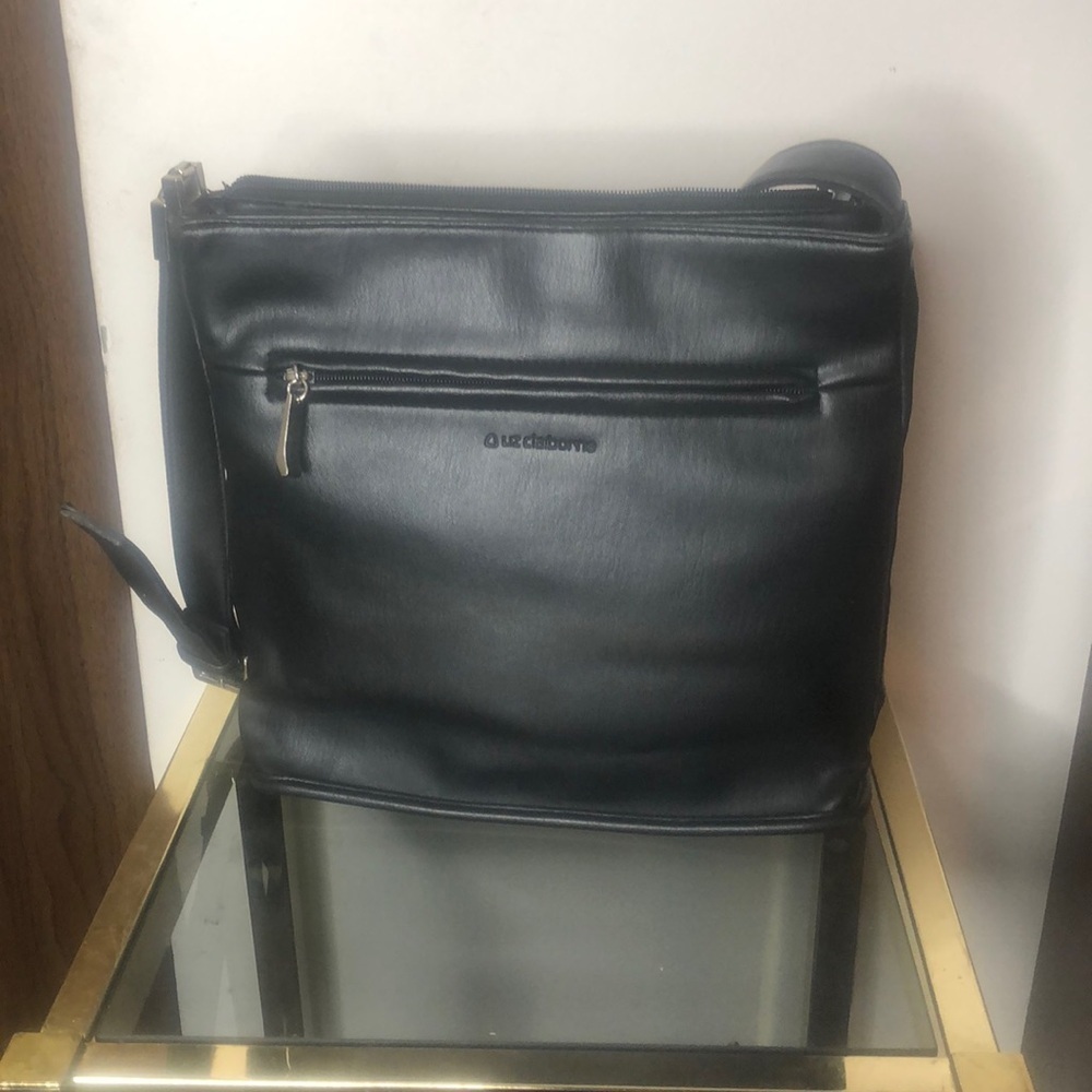 Liz Claiborne black 3 pocket crossbody purse